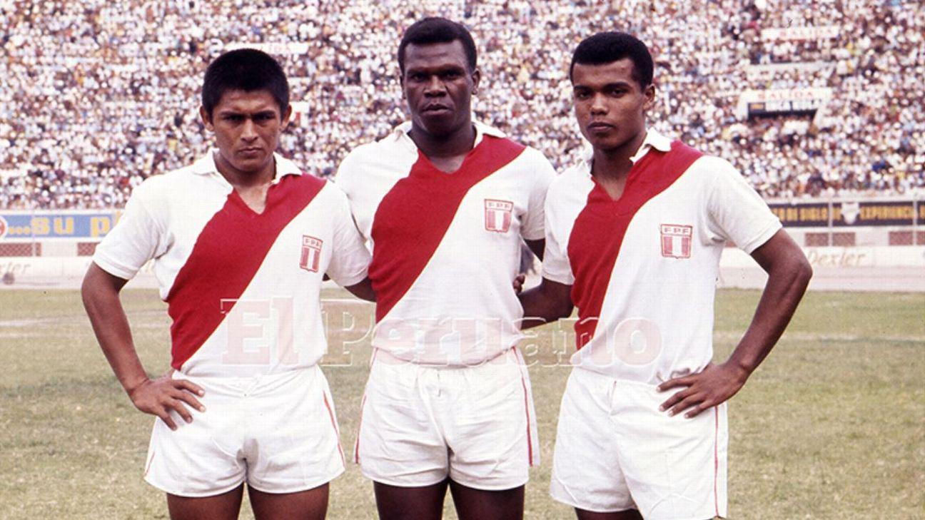 The Peru National Team proudly donned their classic kit, a design that has remained largely unchanged since the team's inception in the 1930s.